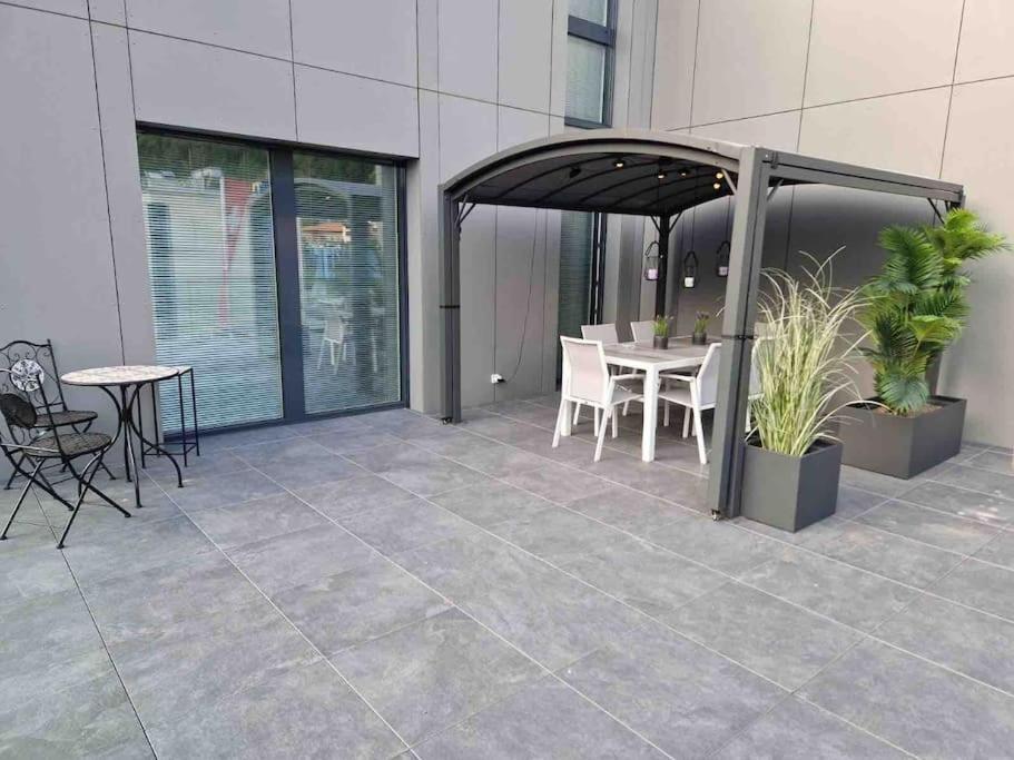 Labpark Terrace Apartment Melano Bagian luar foto